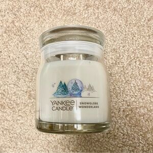 Yankee Candle Snow Globe Wonderland Glass Two Wick Medium Jar Candle 13 Oz